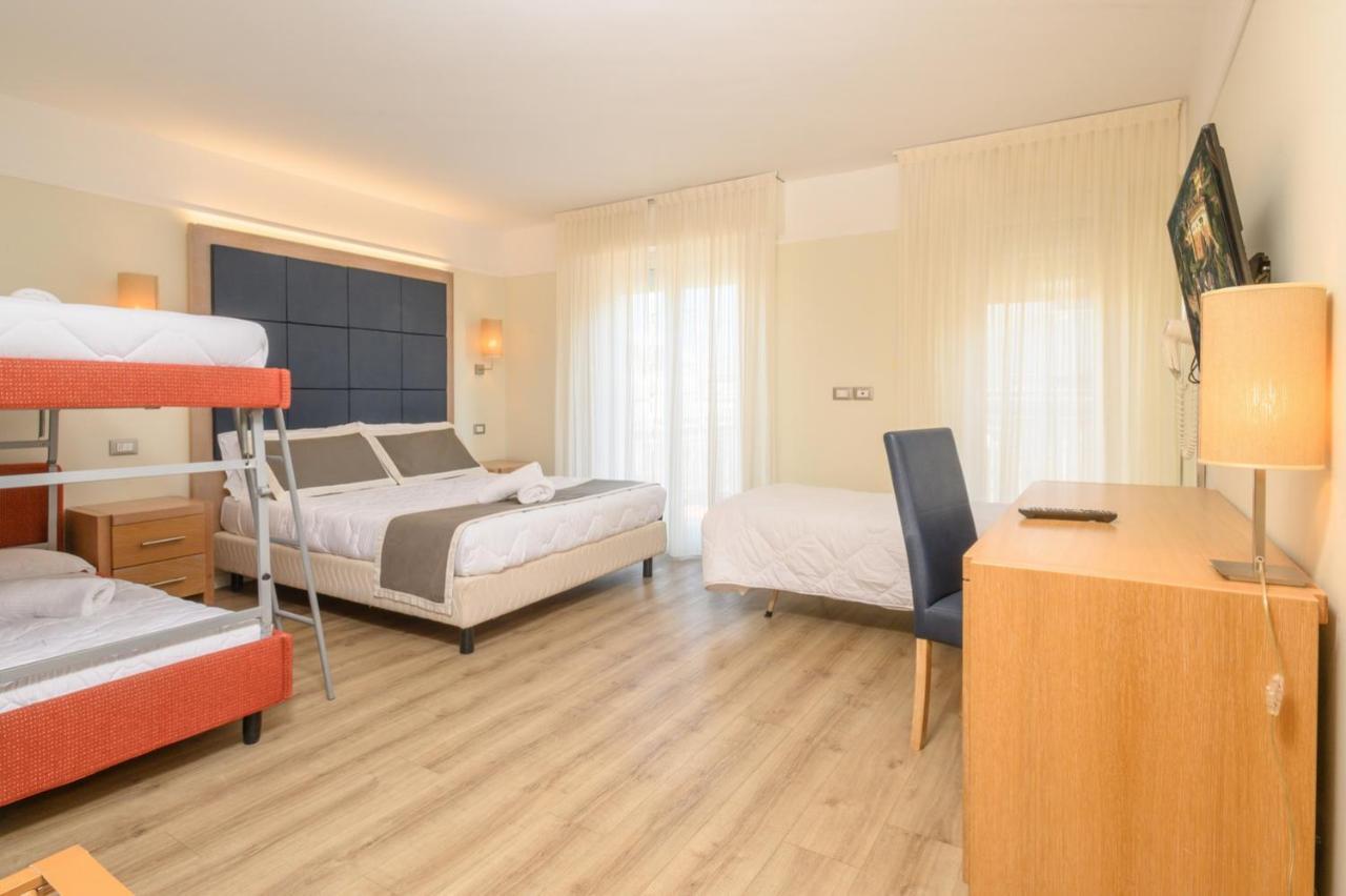 Atlas Hotel Riccione Eksteriør billede